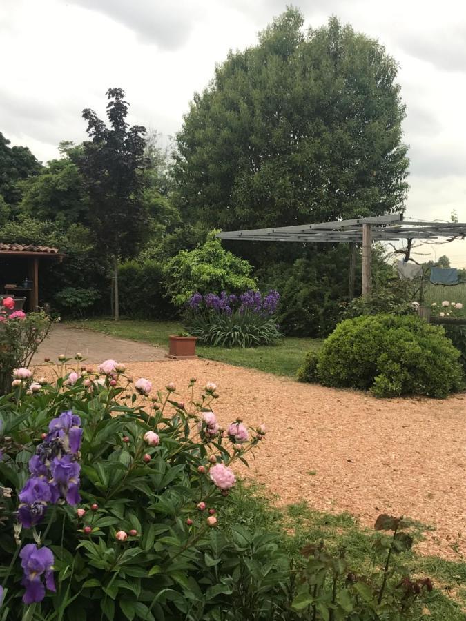 Una Casa Di Campagna Dossobuono Exterior foto